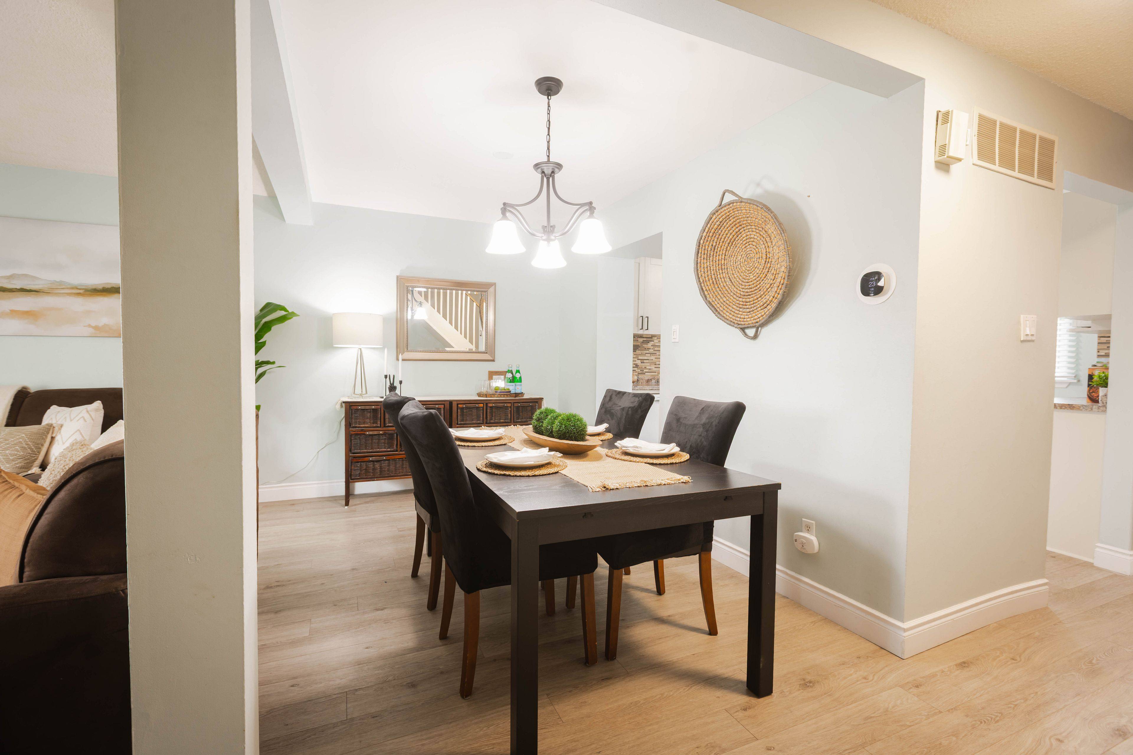 318 Laurier AVE #3, Milton, ON L9T 3M9