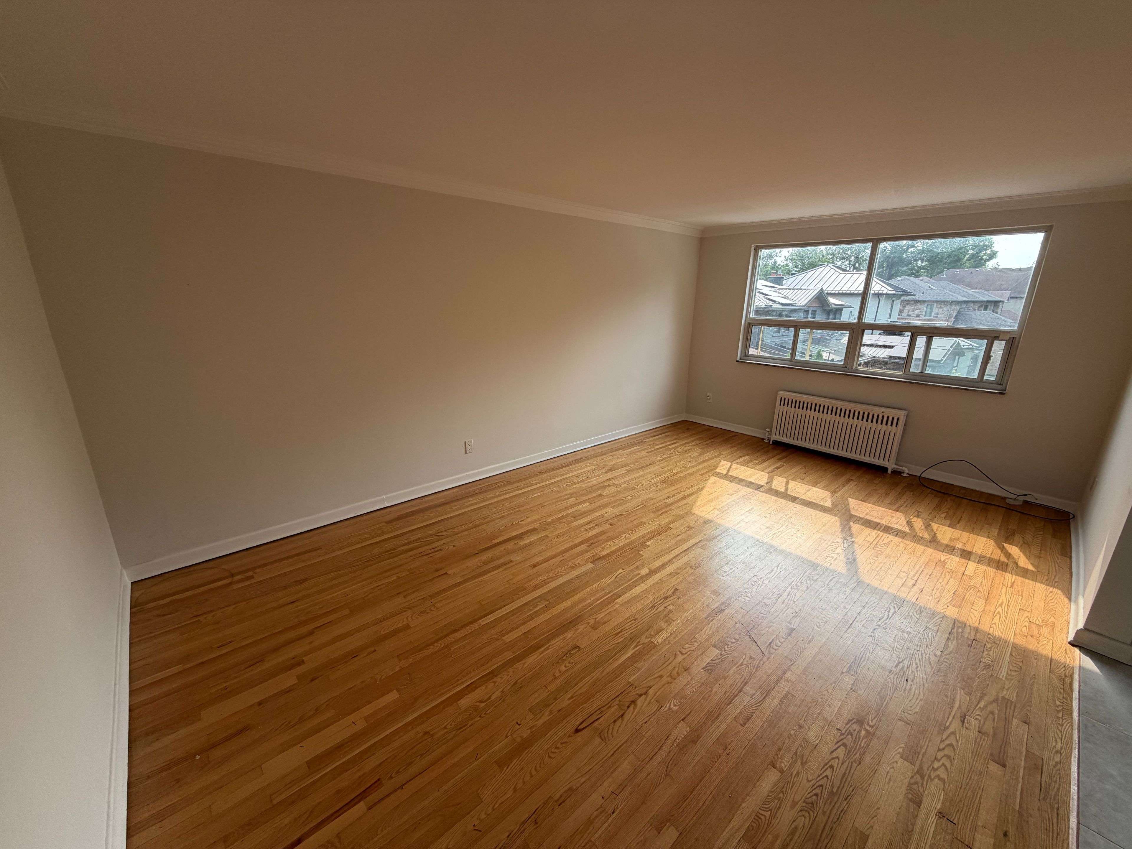 7 Elmwood AVE S #9, Mississauga, ON L5G 3J6