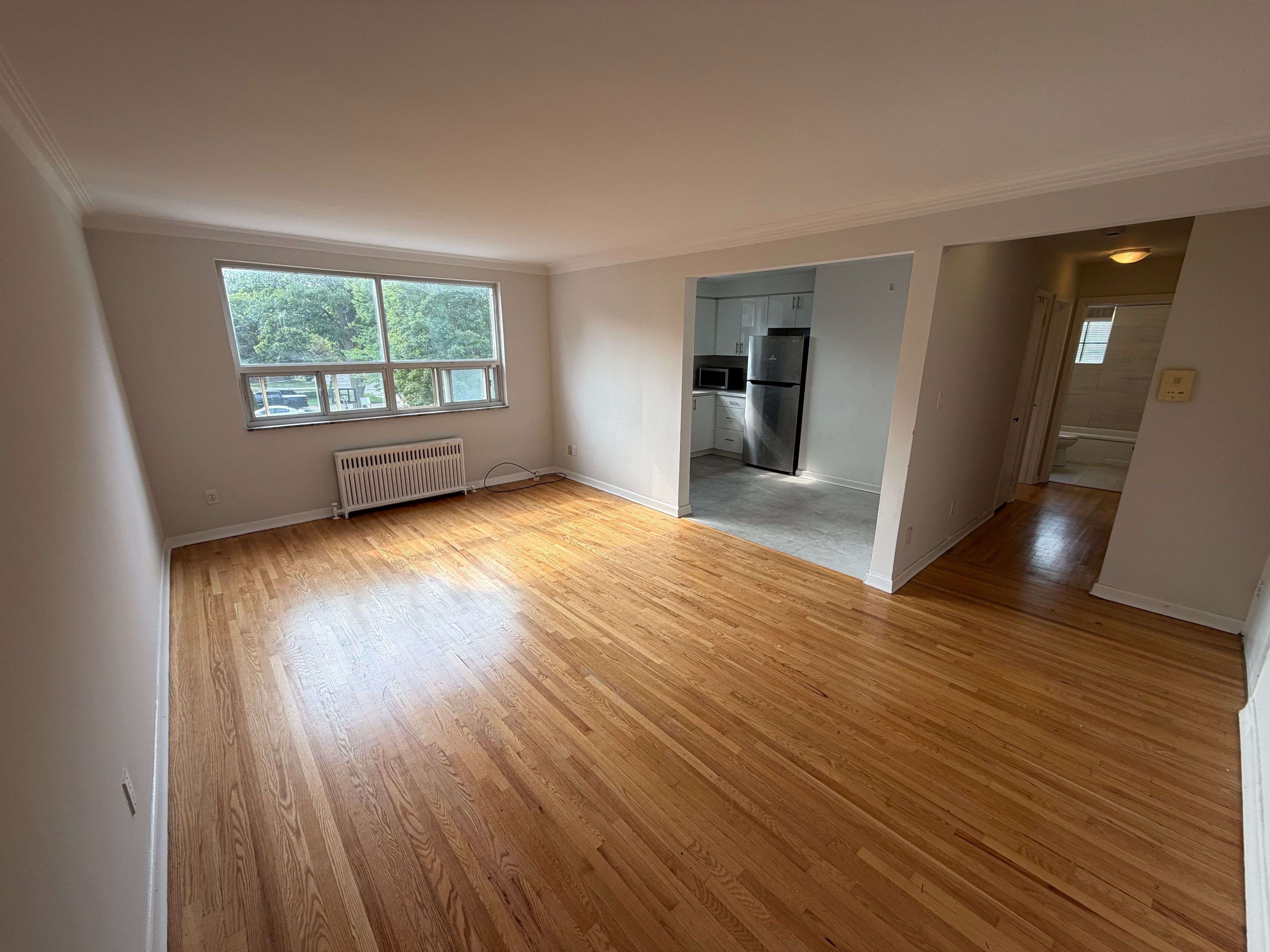 7 Elmwood AVE S #9, Mississauga, ON L5G 3J6