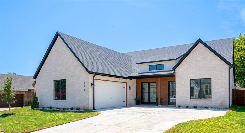 944 Claystone Ridge Drive, Fort Worth, TX 76028