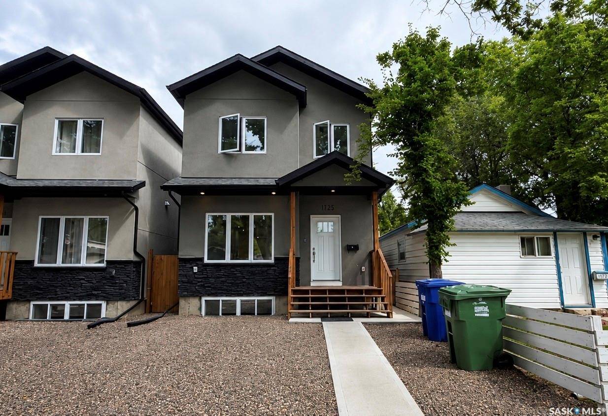 1220 D AVENUE N, Saskatoon, SK S7L 1P1