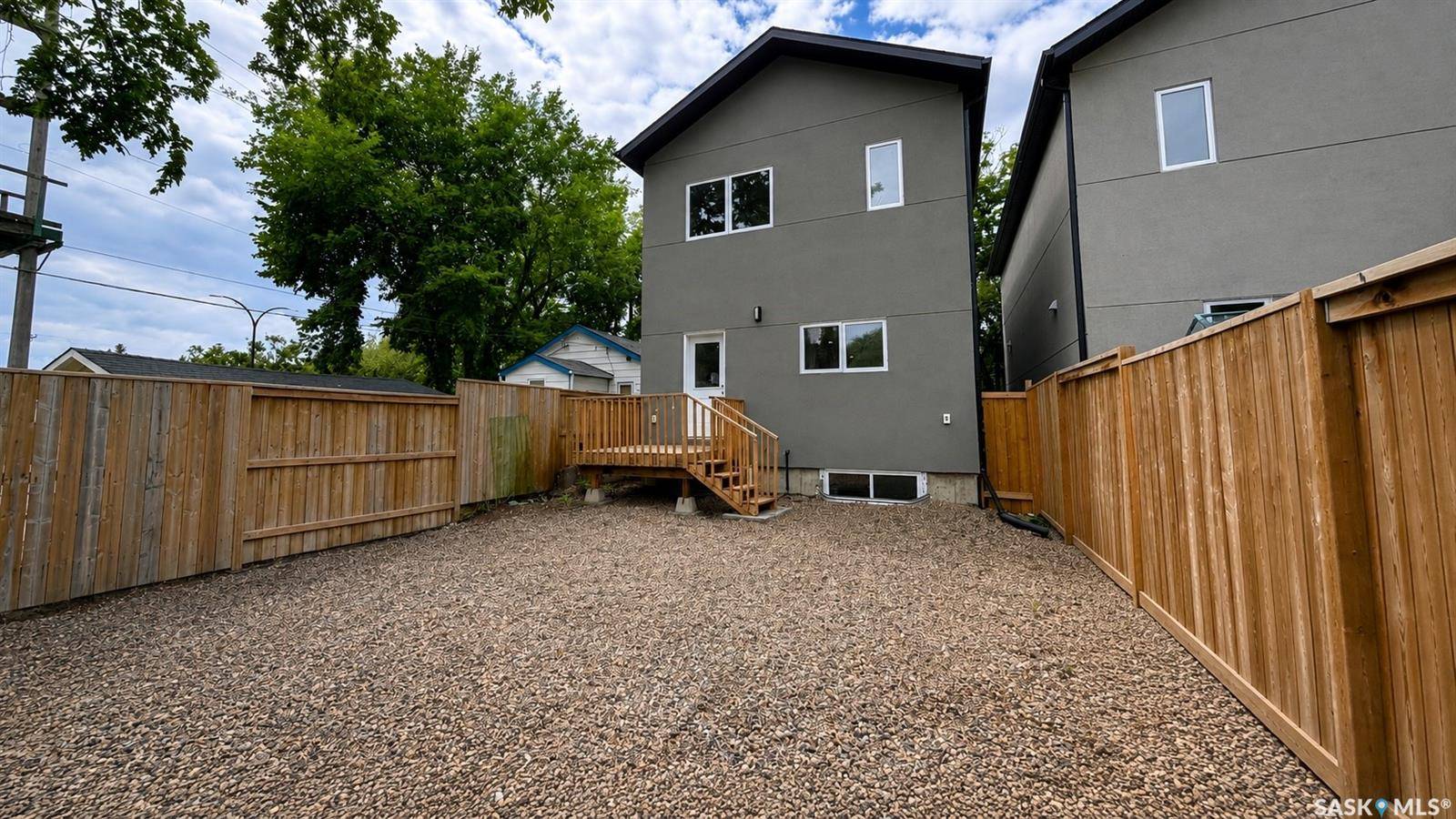 1220 D AVENUE N, Saskatoon, SK S7L 1P1