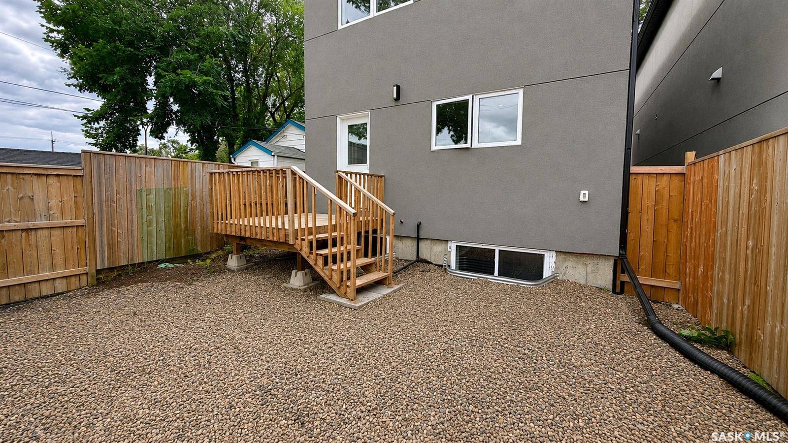 1220 D AVENUE N, Saskatoon, SK S7L 1P1