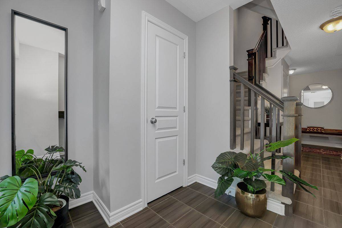 206 Leather Leaf TER, Barrhaven, ON K2J 5B2