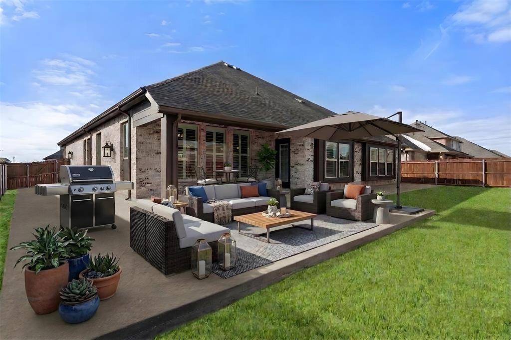 137 Fireberry Drive, Glenn Heights, TX 75154