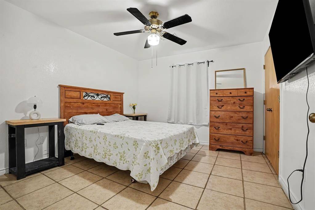 407 Lumpkin Drive, Ennis, TX 75119