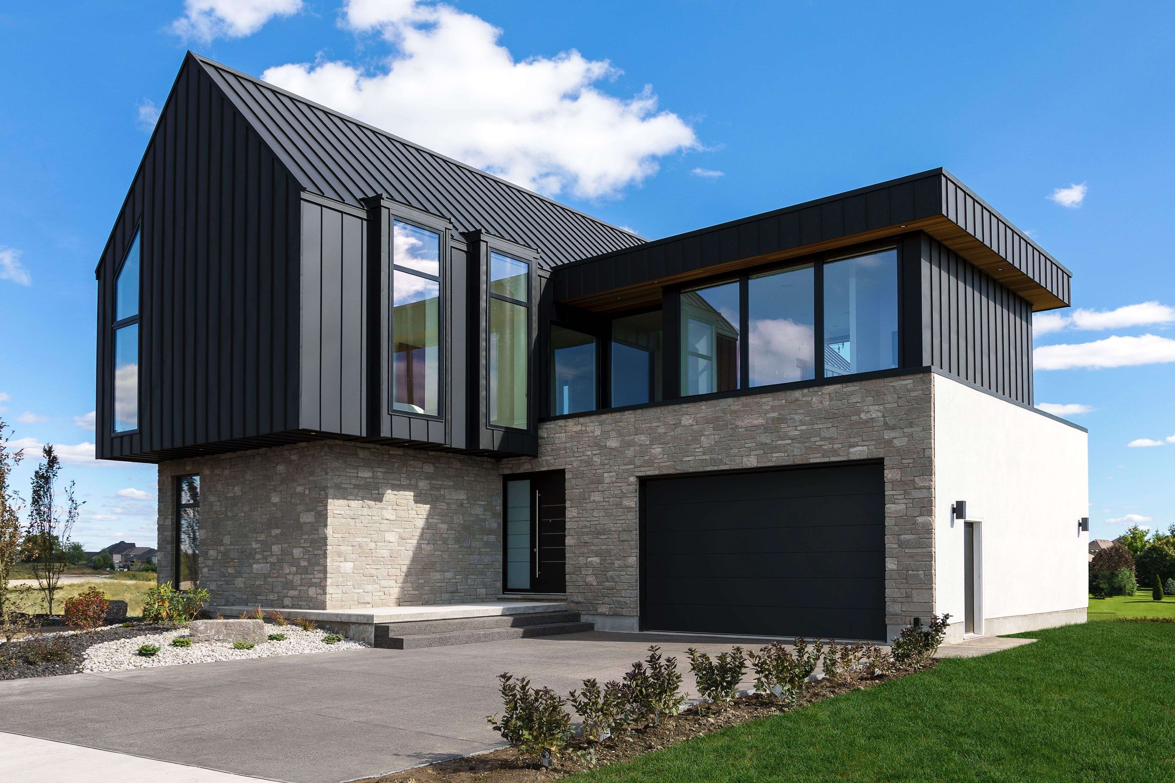 2564 Woodhull RD, London South, ON N6K 4S5