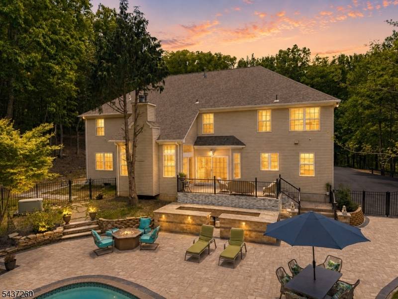 17 Cromwell Dr, Chester Twp., NJ 07930