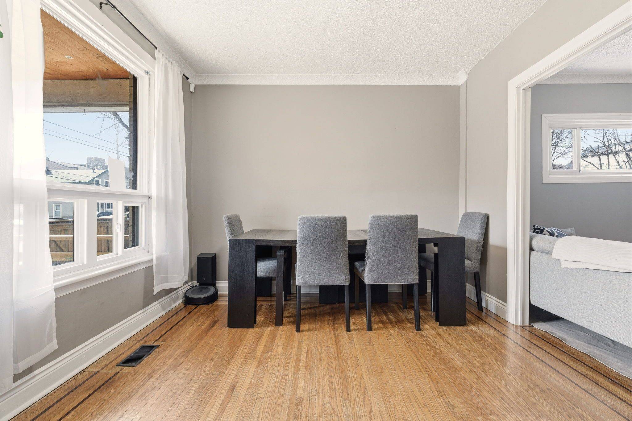 35 Dundas ST, Hamilton, ON L9H 1A1