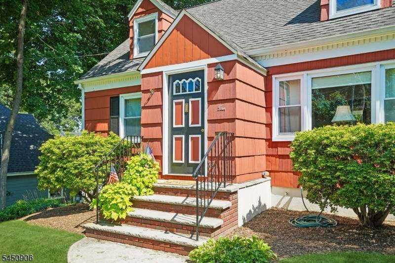 4 Kensington Rd, Madison Boro, NJ 07940