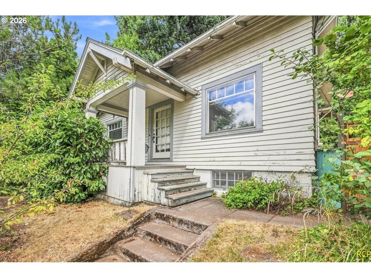 2113 N SUMNER ST, Portland, OR 97217