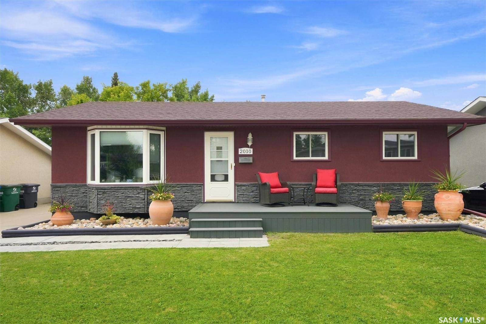 2010 37th STREET W, Saskatoon, SK S7L 4E3