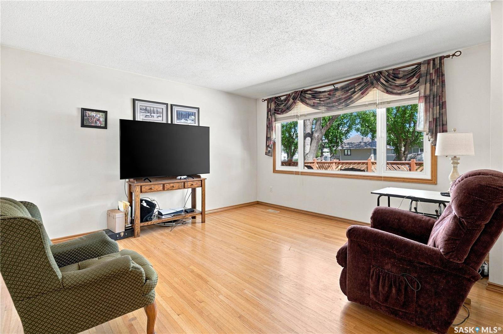 35 Elmview ROAD, Regina, SK S4R 0B1