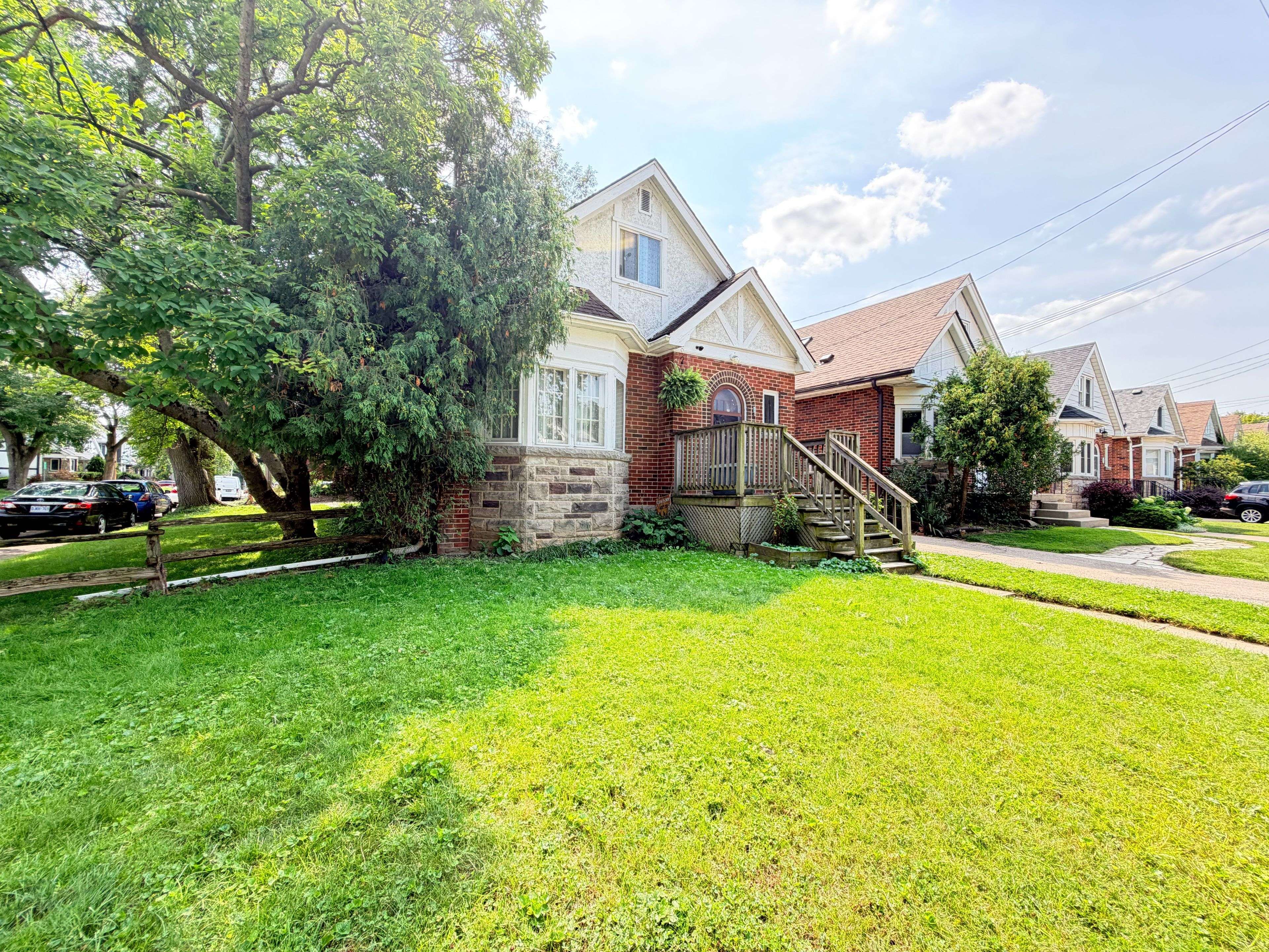 1 Norwood RD, Hamilton, ON L8S 3P8