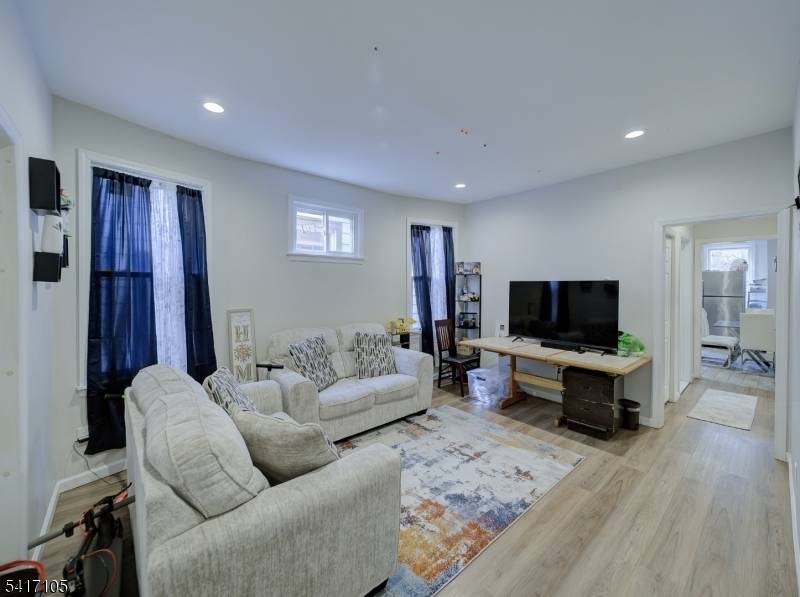 193 Clerk St, Jersey City, NJ 07305
