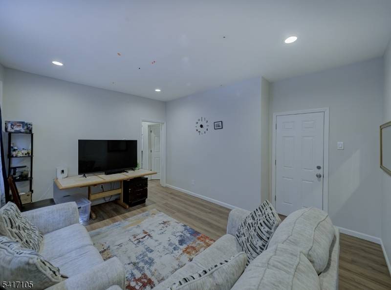 193 Clerk St, Jersey City, NJ 07305