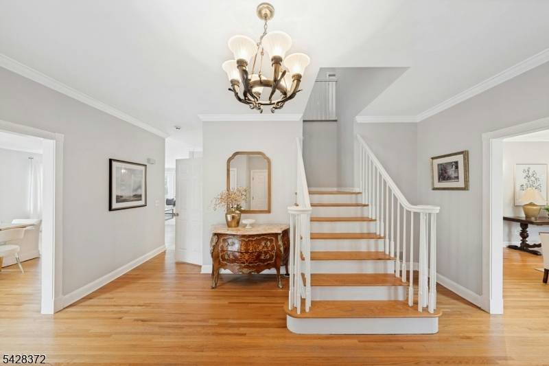 16 Lenape Trail, Montclair Twp., NJ 07043