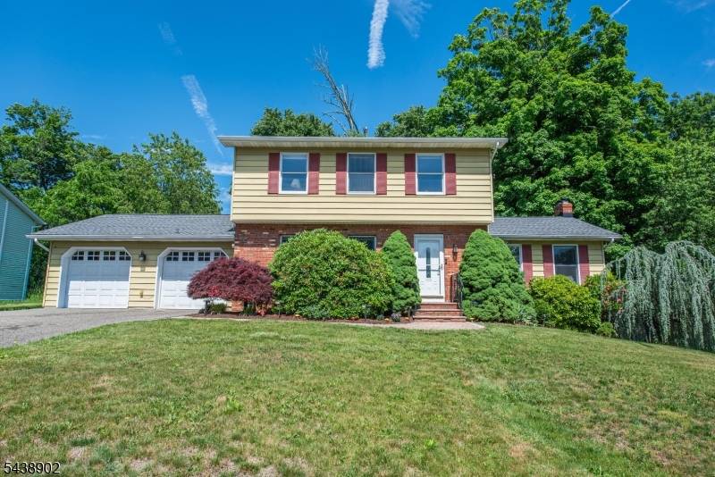 4 Hover Dr, Mount Arlington Boro, NJ 07856