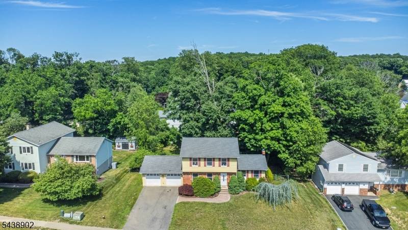4 Hover Dr, Mount Arlington Boro, NJ 07856