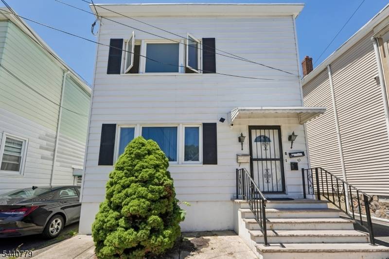 31 Blakely Pl, Garfield City, NJ 07026