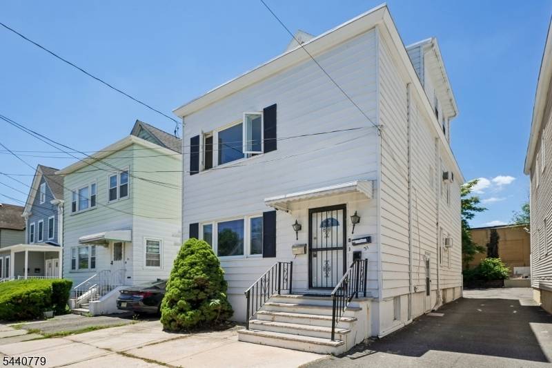 31 Blakely Pl, Garfield City, NJ 07026