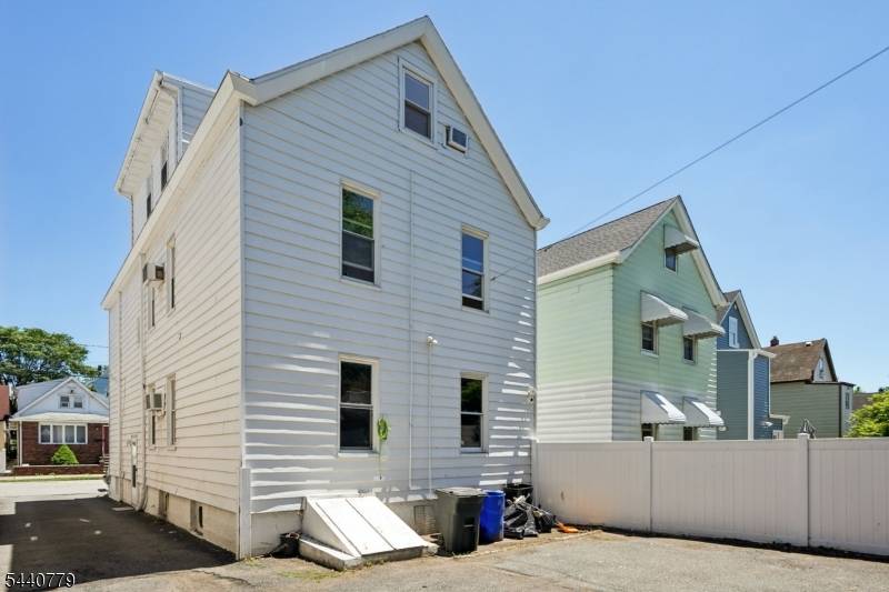 31 Blakely Pl, Garfield City, NJ 07026