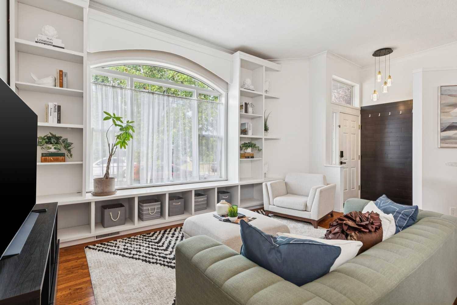 336 Mt Aberdeen Close SE, Calgary, AB T2Z 3N4