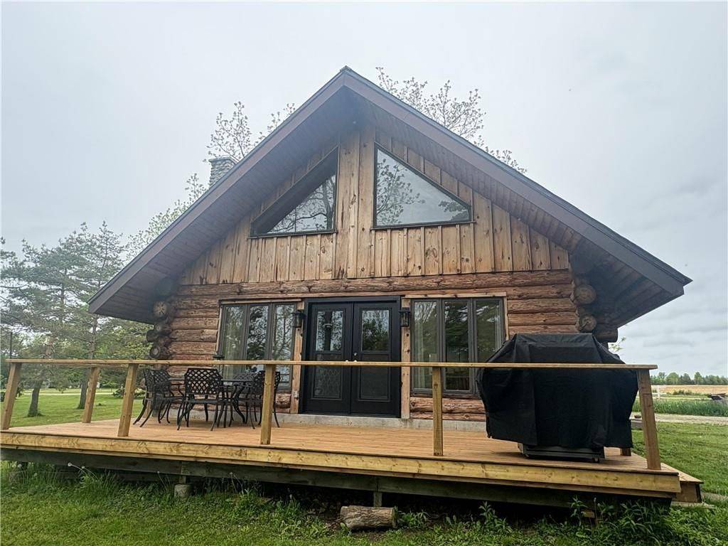 3 Upper Mohawk PT, Haldimand, ON N0A 1K0