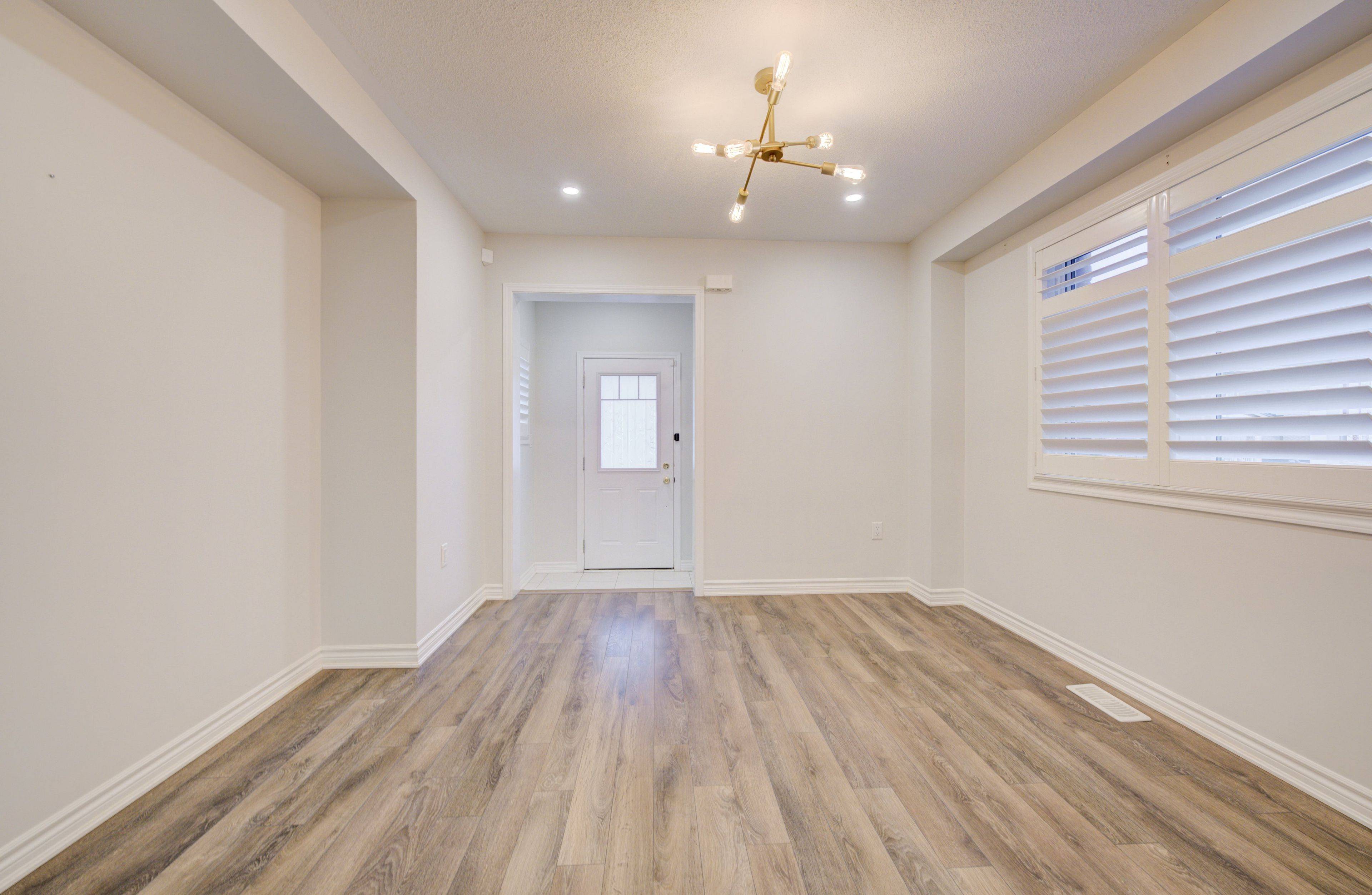 302 Jean LNDG, Milton, ON L9E 1C6