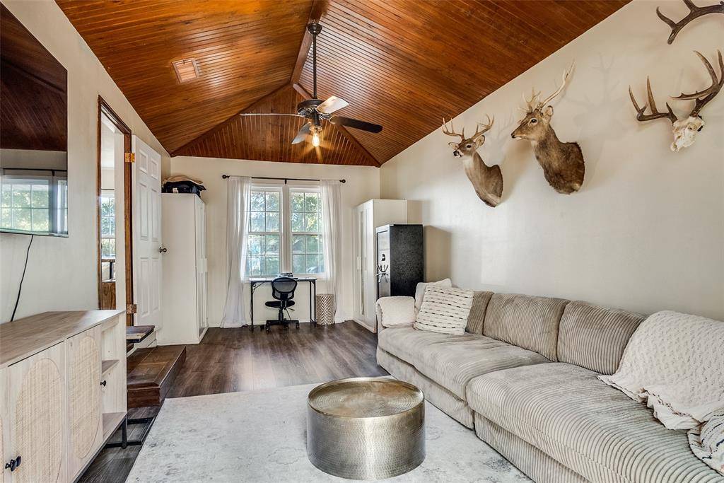 910 Norton Street, Weatherford, TX 76086