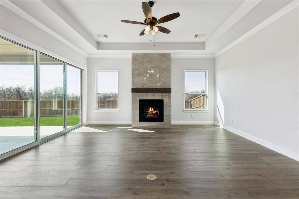 208 Bristol Lane, Azle, TX 76020