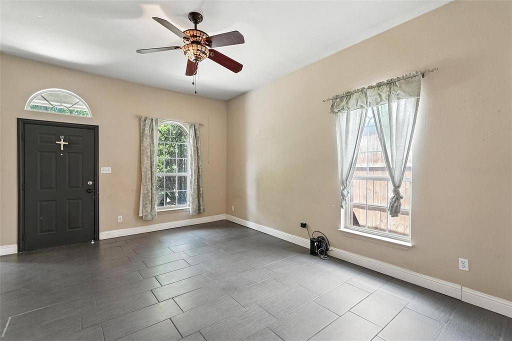1510 N Carroll Avenue, Dallas, TX 75204