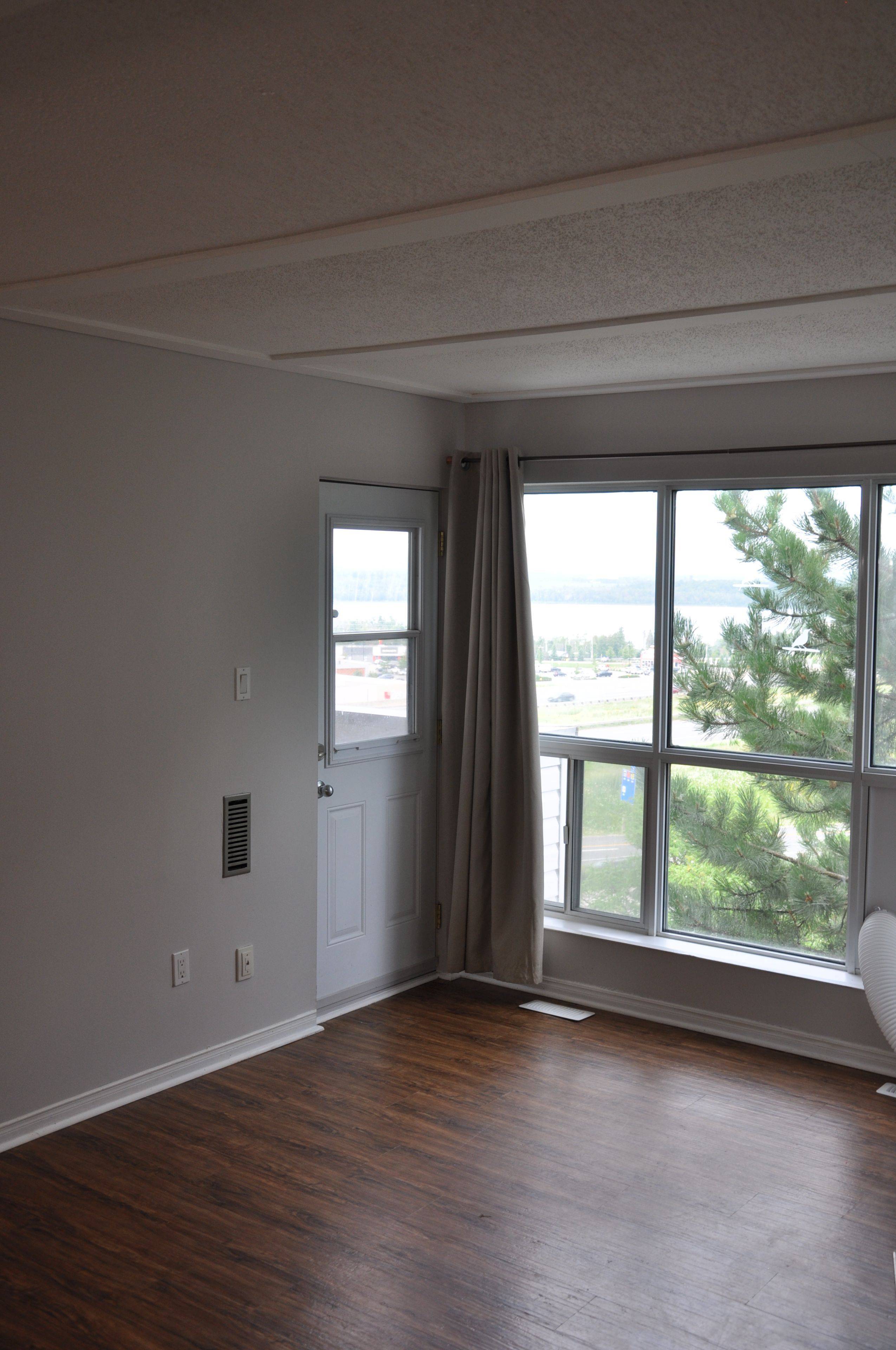 126 Bell Farm RD #416, Barrie, ON L4M 6J3
