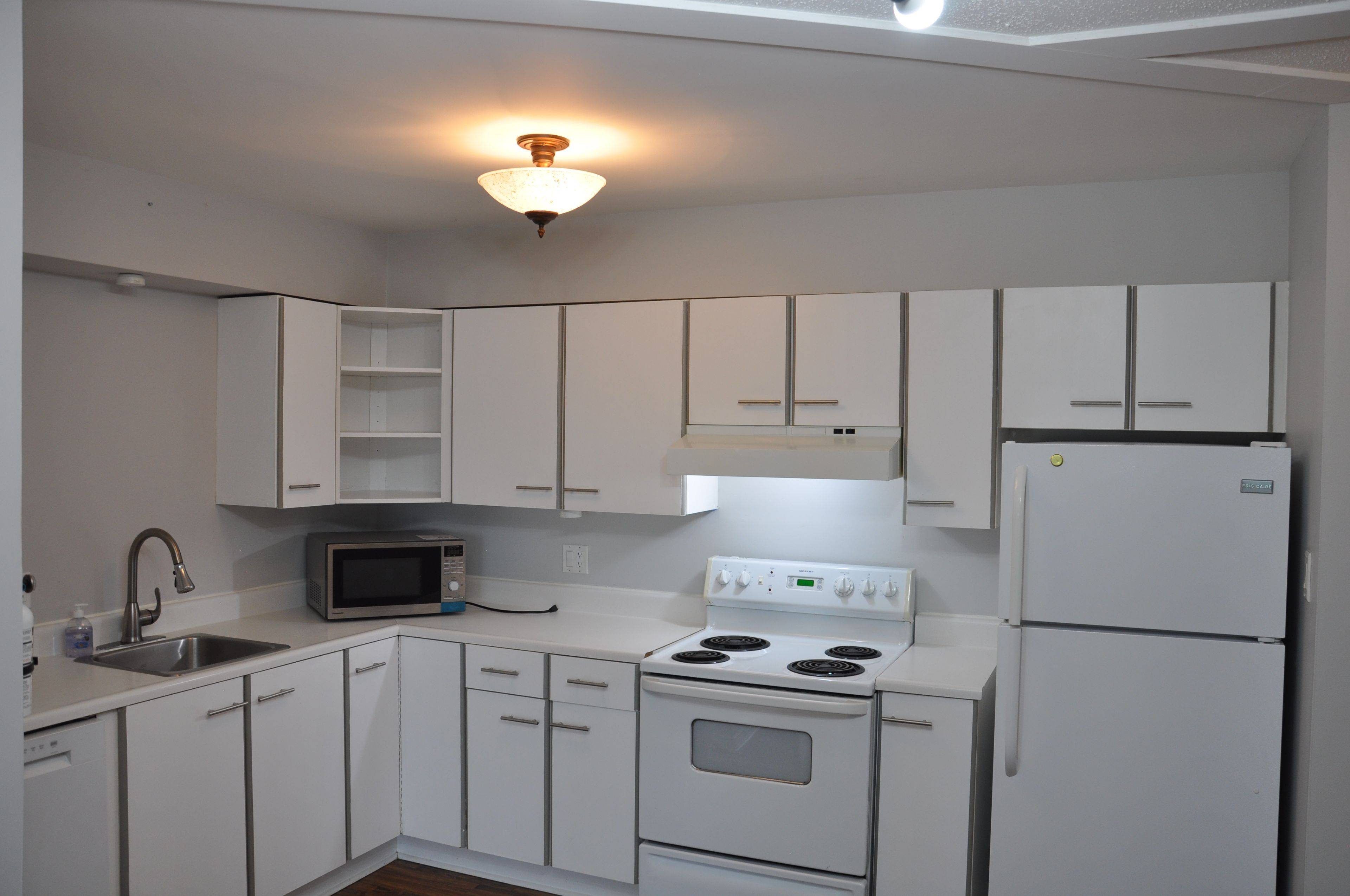 126 Bell Farm RD #416, Barrie, ON L4M 6J3