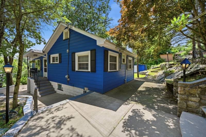 8 Stony Trail, Greenwood Lake, NJ 10925