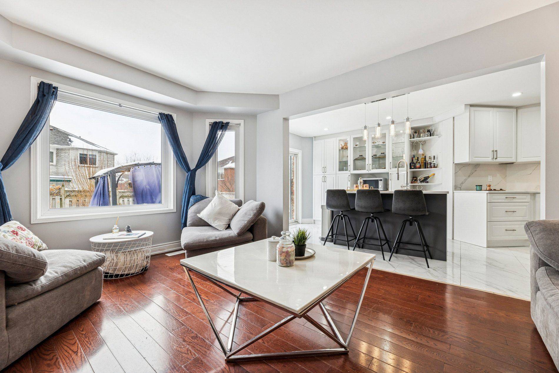 3 Booth CRES, Ajax, ON L1Z 1H6