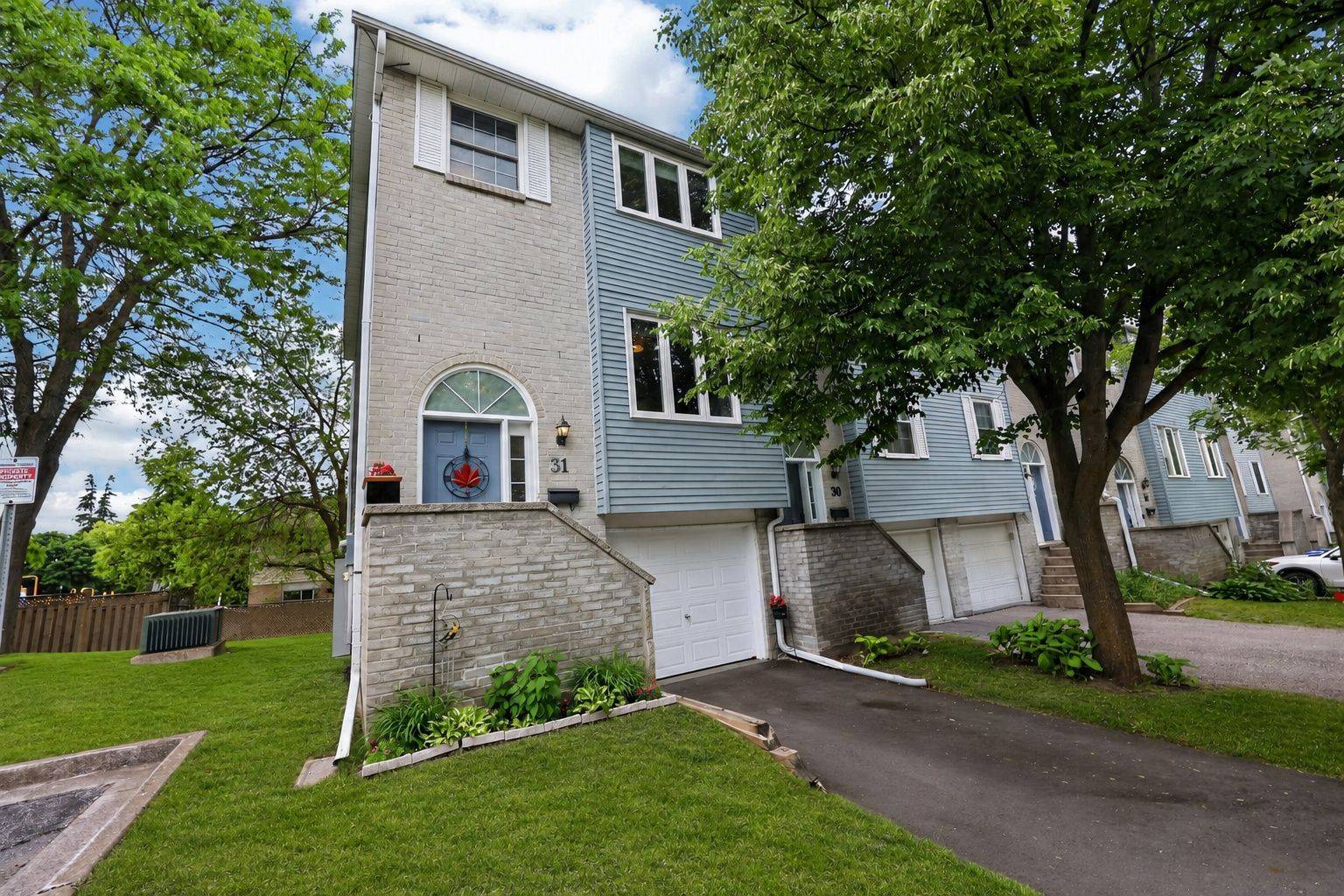 31 Harmony CIR, Bradford West Gwillimbury, ON L3Z 2T8