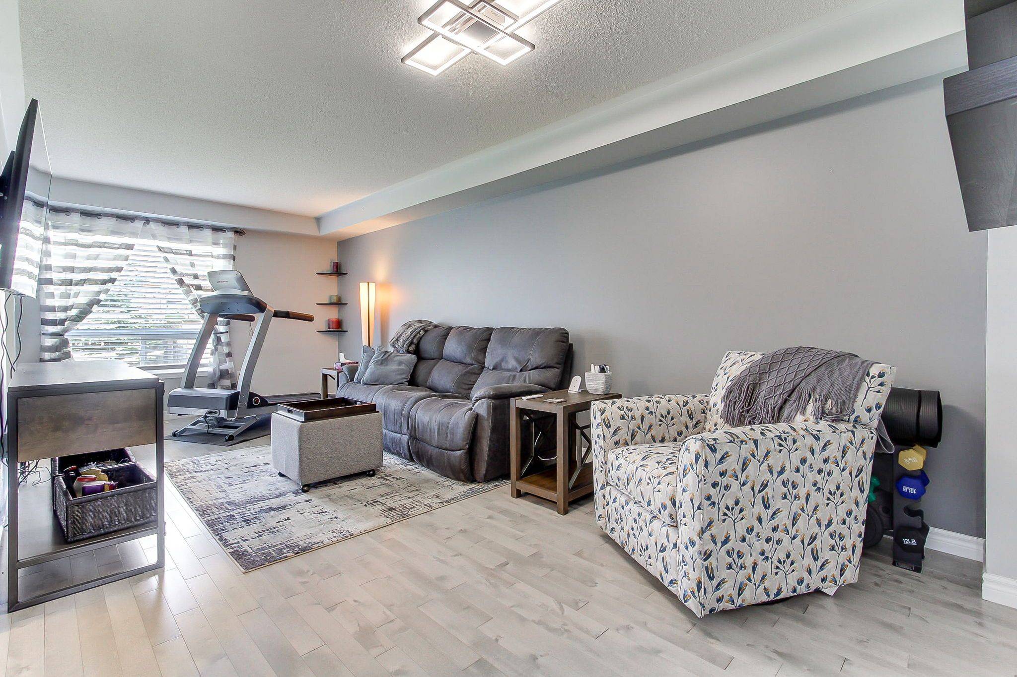 17 Hirst AVE, Georgina, ON L4P 4E6