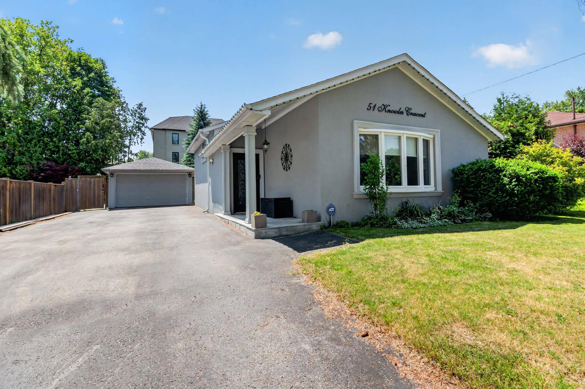 51 Knowles CRES, Aurora, ON L4G 1Z6