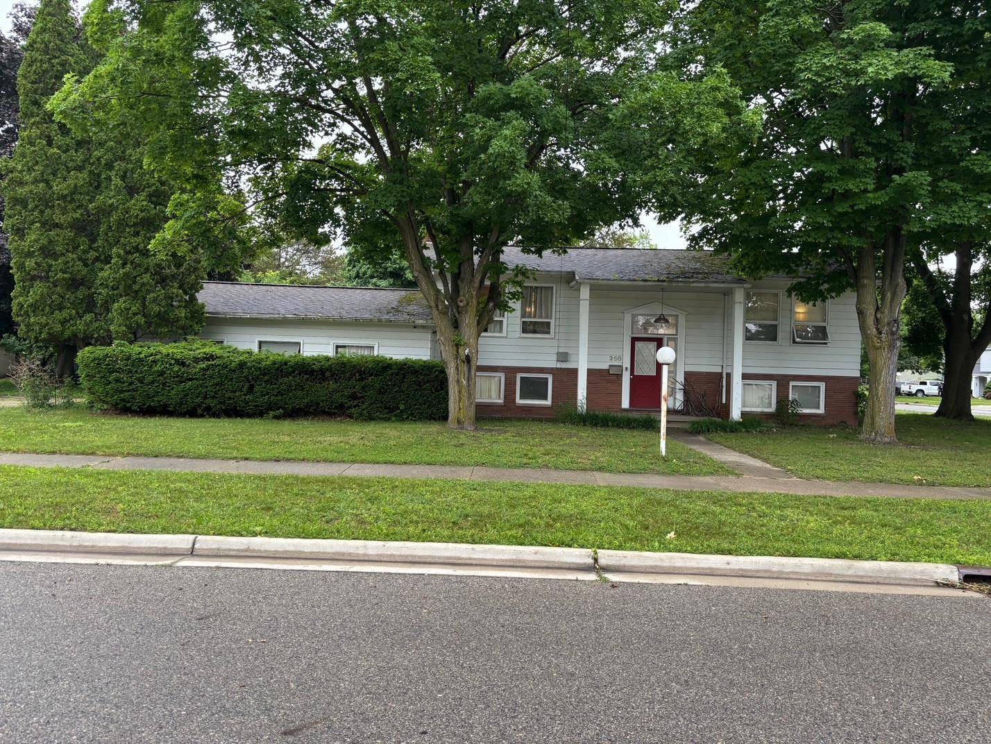 250 Purdy DR, Alma, MI 48801