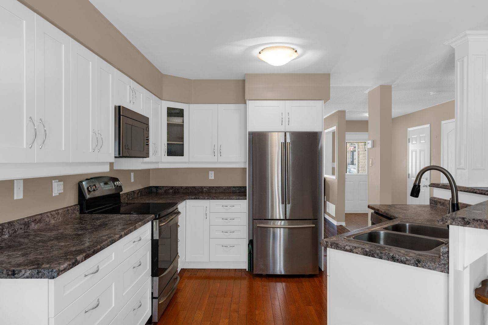 168 Wildwood TRL, Barrie, ON L4N 9Y6