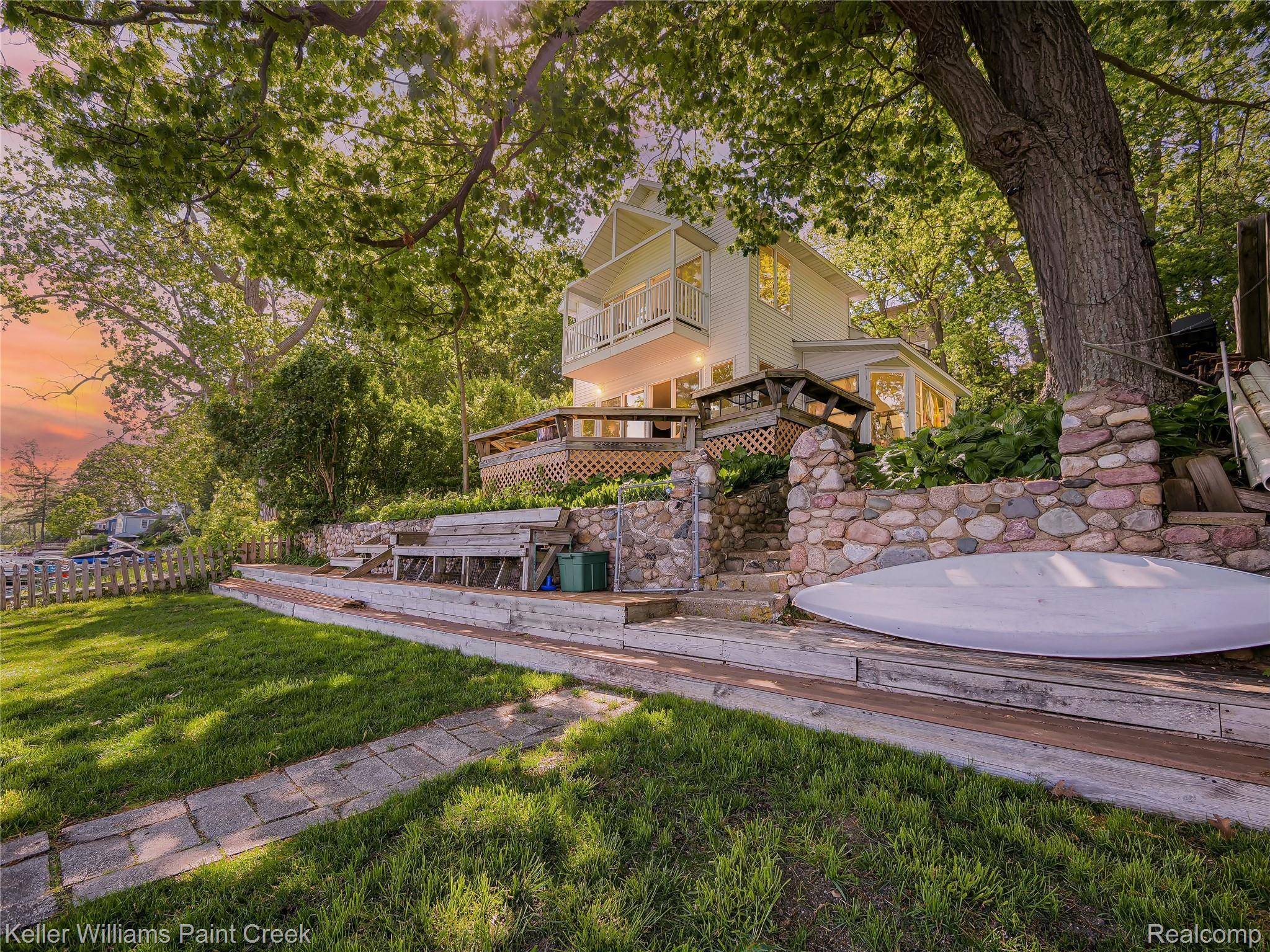 227 Ora RD, Oxford Charter Township, MI 48371
