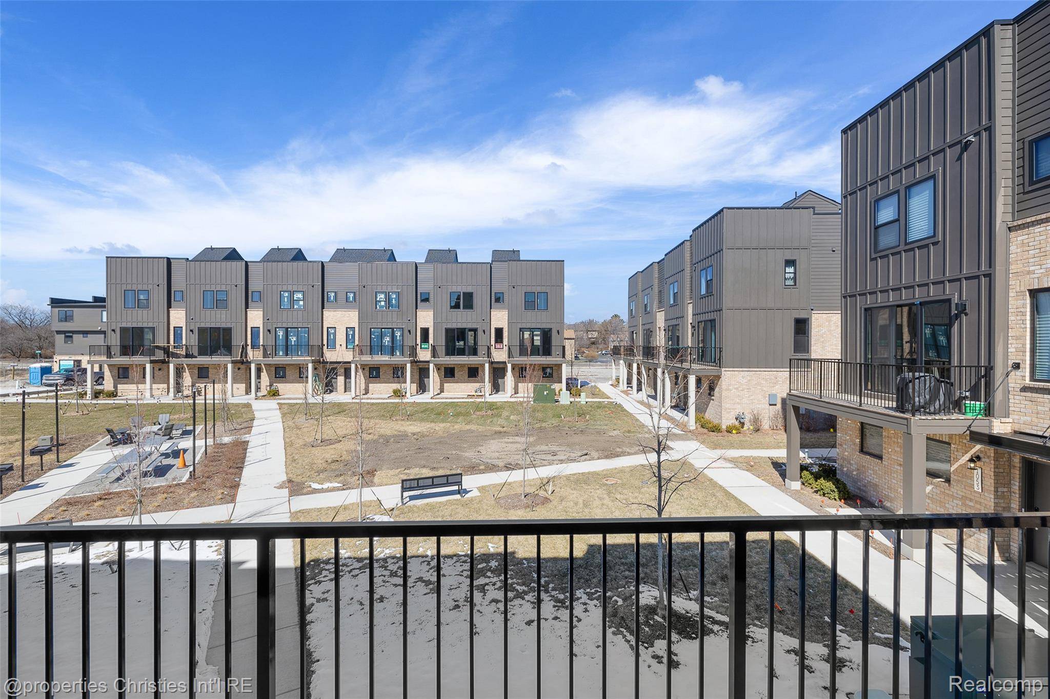 1041 HAMPTON CIR #43, Detroit, MI 48207