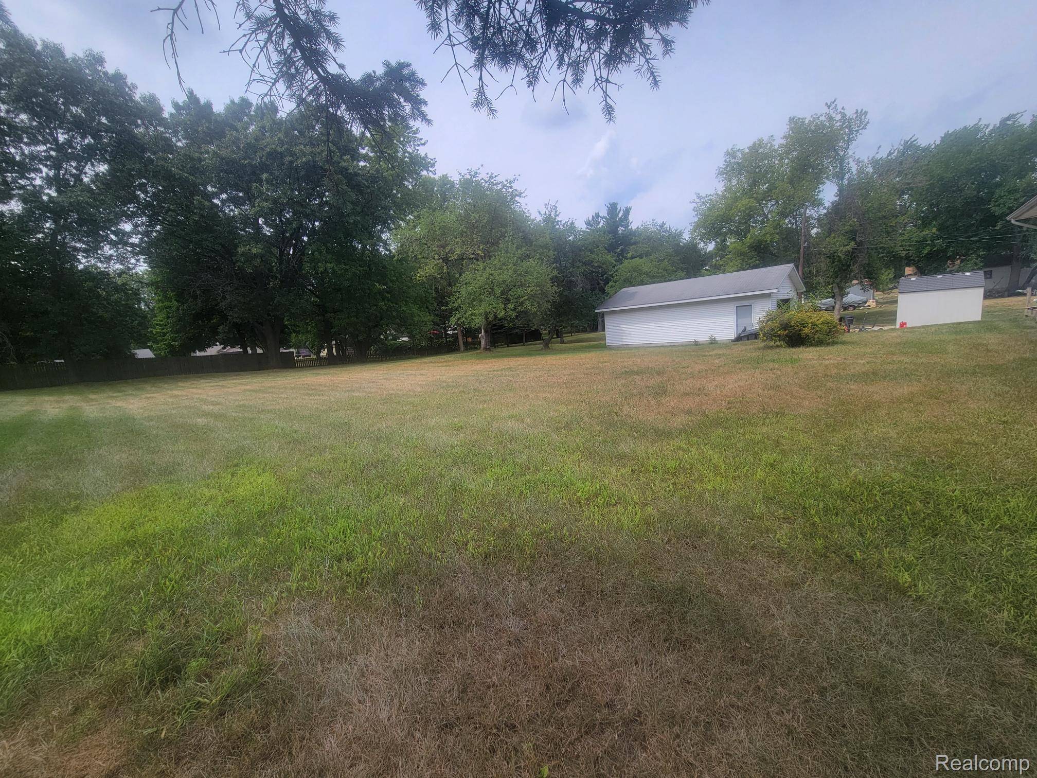 655 Reynolds DR, Waterford Charter Township, MI 48328