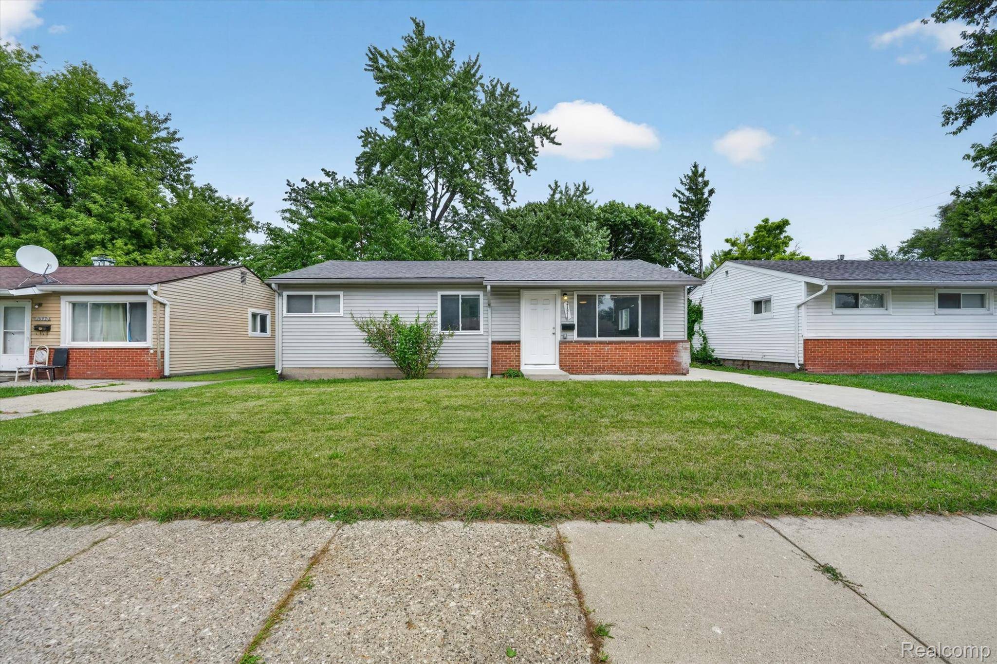 21910 Eastwood ST, Oak Park, MI 48237