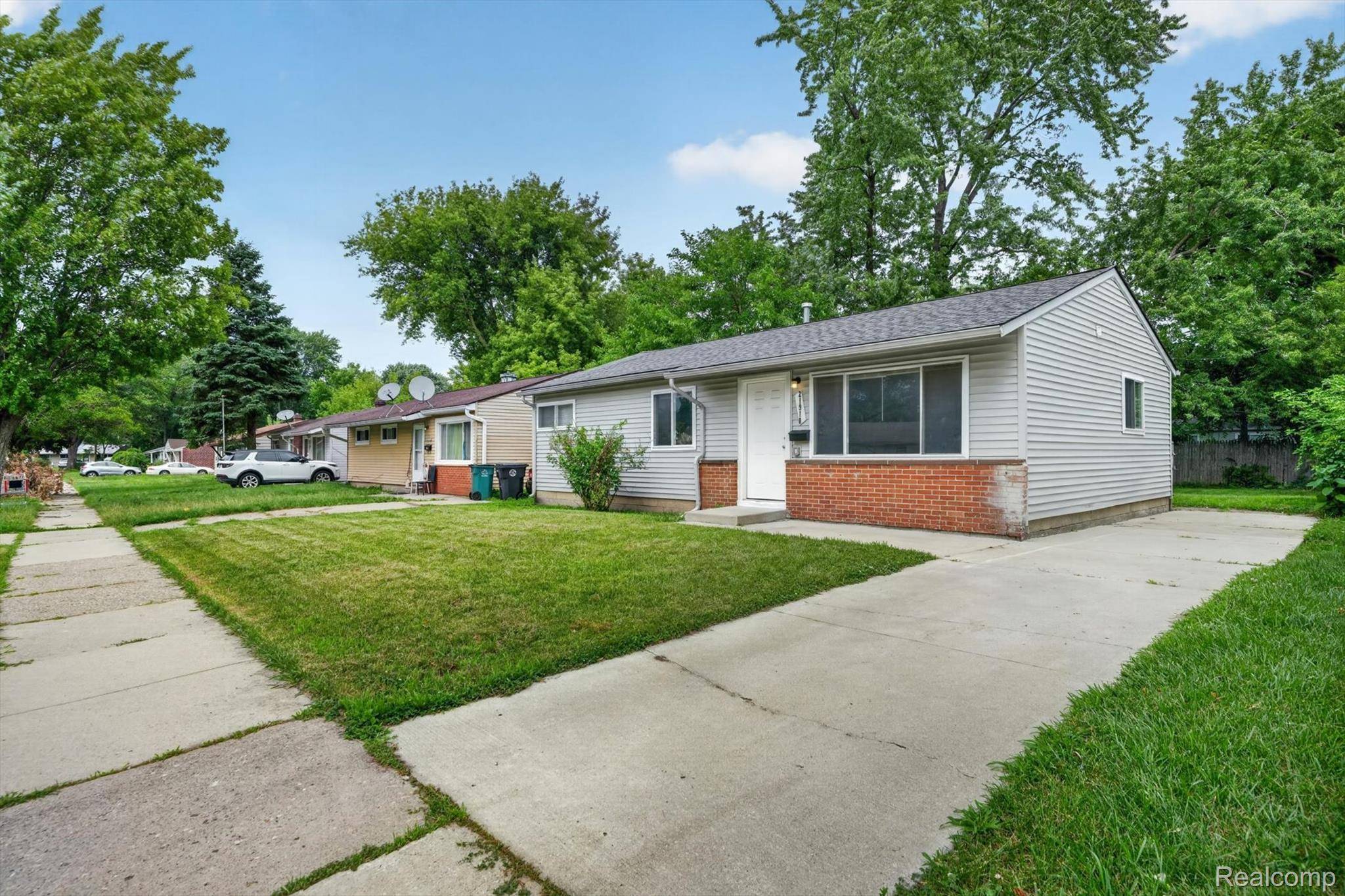 21910 Eastwood ST, Oak Park, MI 48237