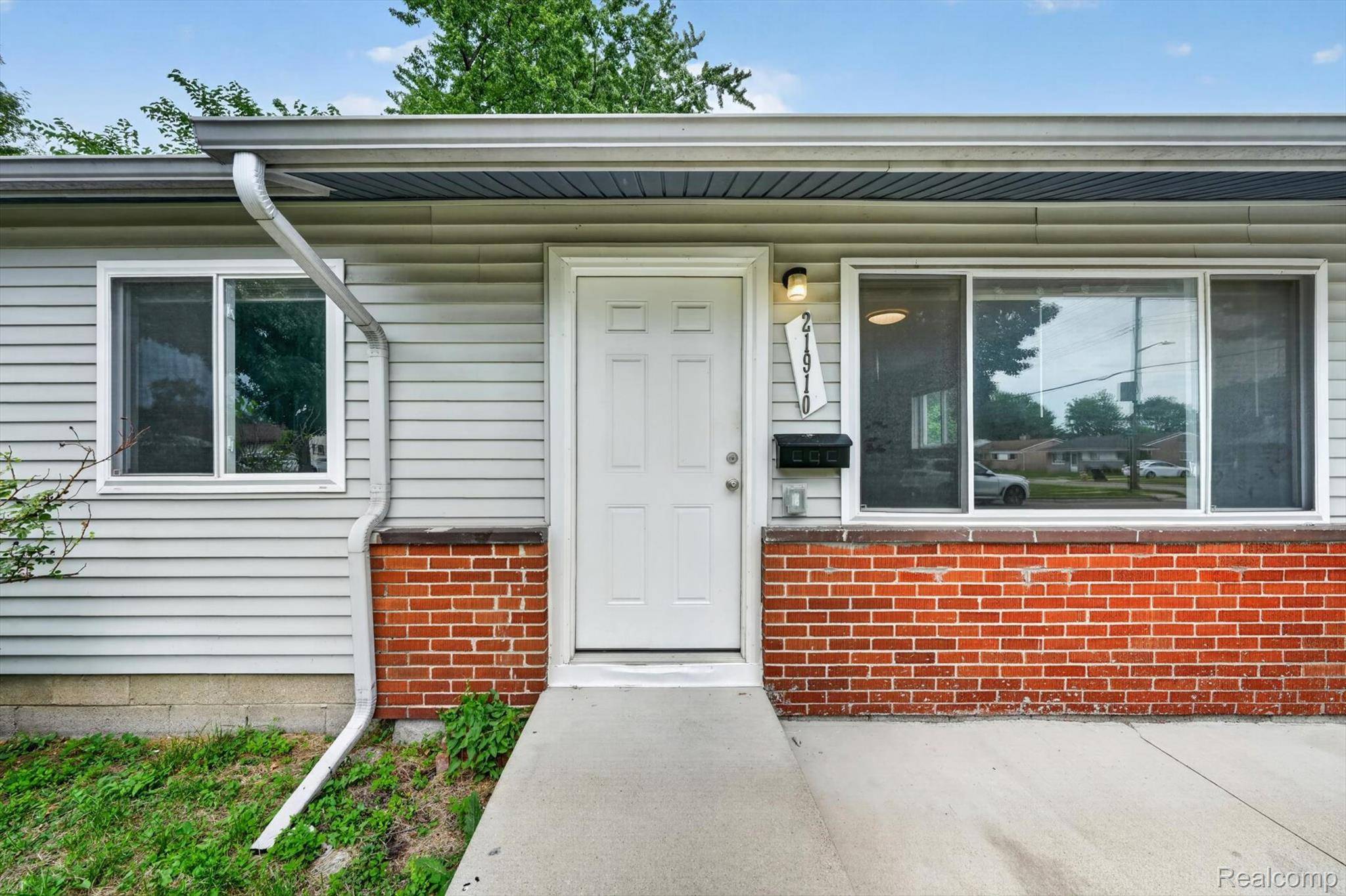 21910 Eastwood ST, Oak Park, MI 48237