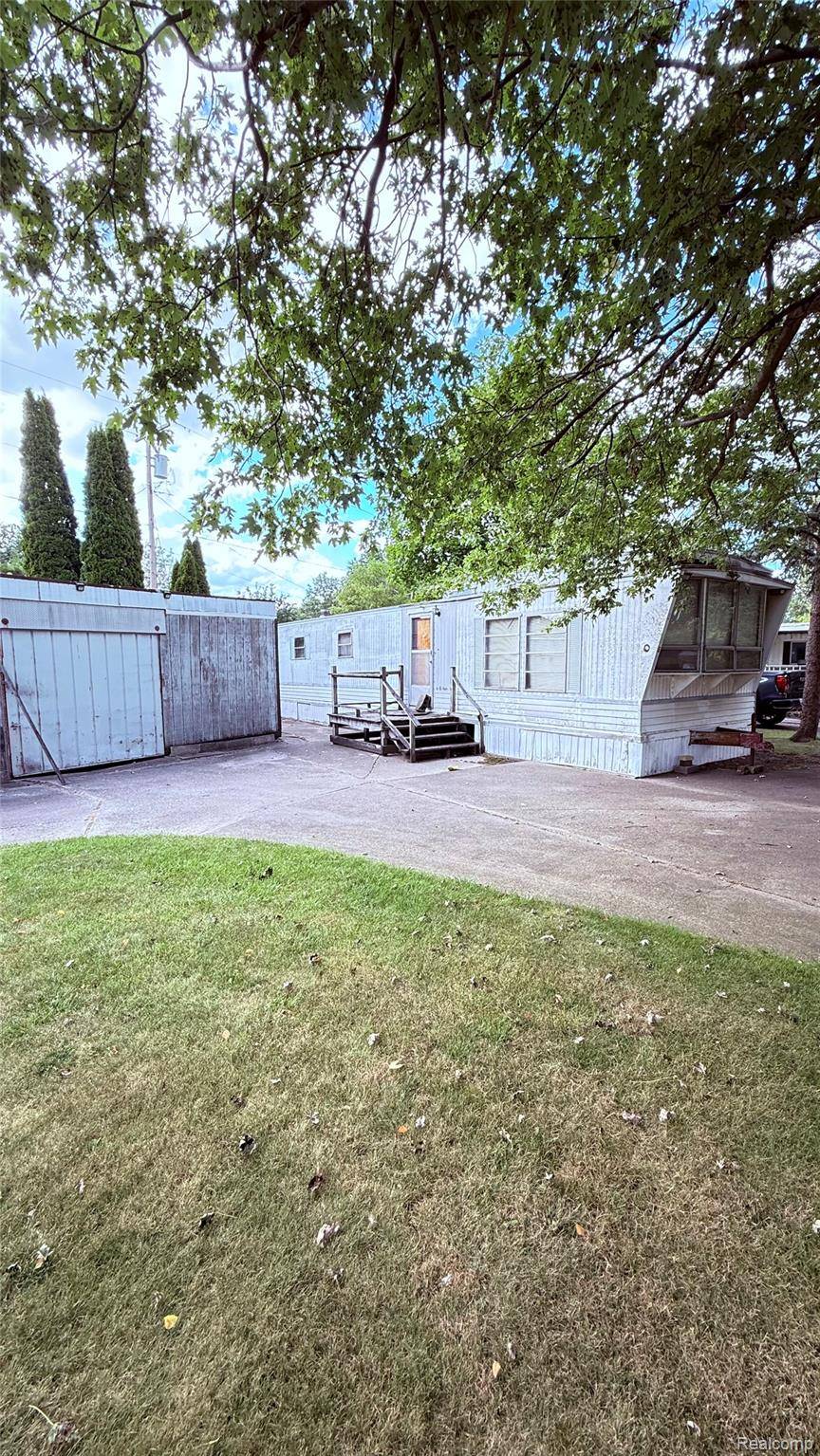 8015 S Huron River DR, Berlin Charter Township, MI 48179