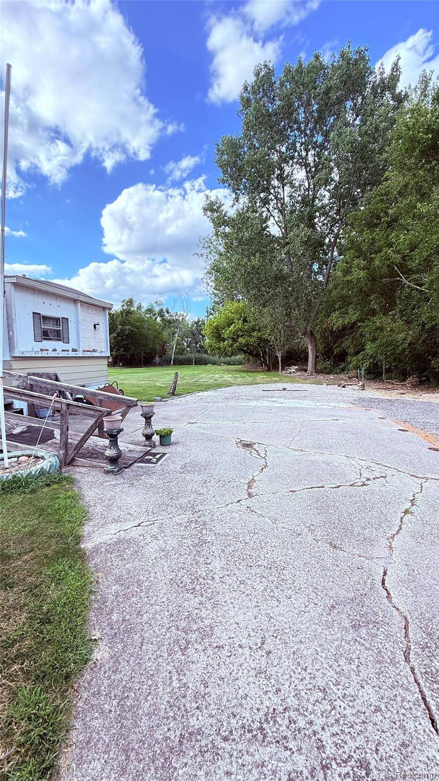 8015 S Huron River DR, Berlin Charter Township, MI 48179