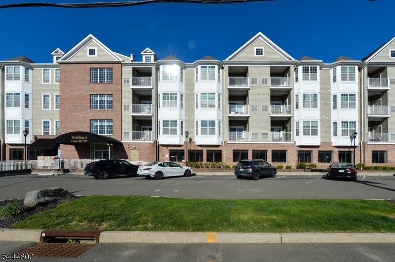 503 Bushes Ln, Elmwood Park Boro, NJ 07407